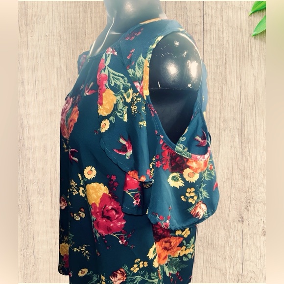 Live 4 Truth Women's Floral Ruffle Sleeve Open Shoulder Blouse Size XL - Picture 2 of 8